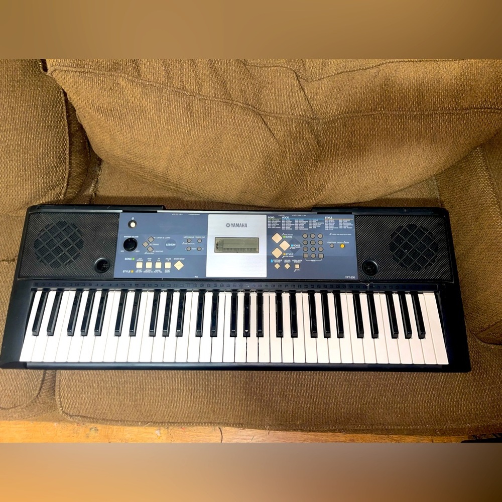 Yamaha YPT-230 Keyboard